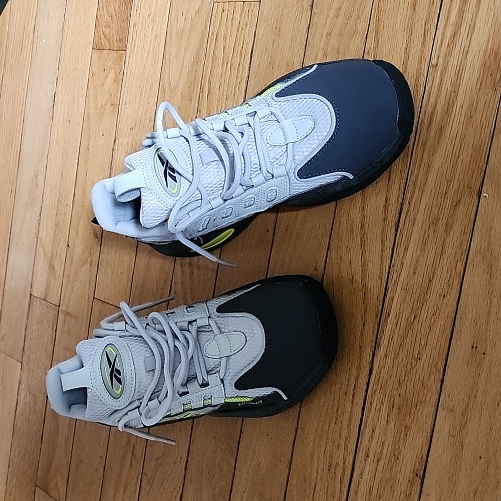 REEBOK SOLUTION MID (Iverson's) Size 6